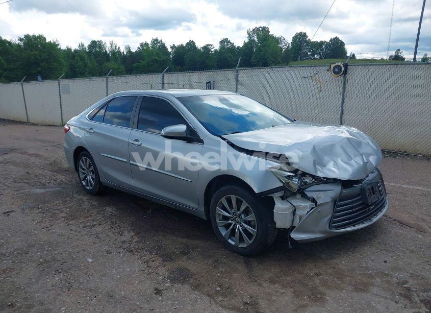 2016 Toyota Camry XLE (VIN 4T1BF1FK4GU594841) main photo