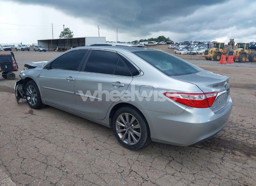 Photo 3 of 2016 Toyota Camry XLE (VIN 4T1BF1FK4GU594841)
