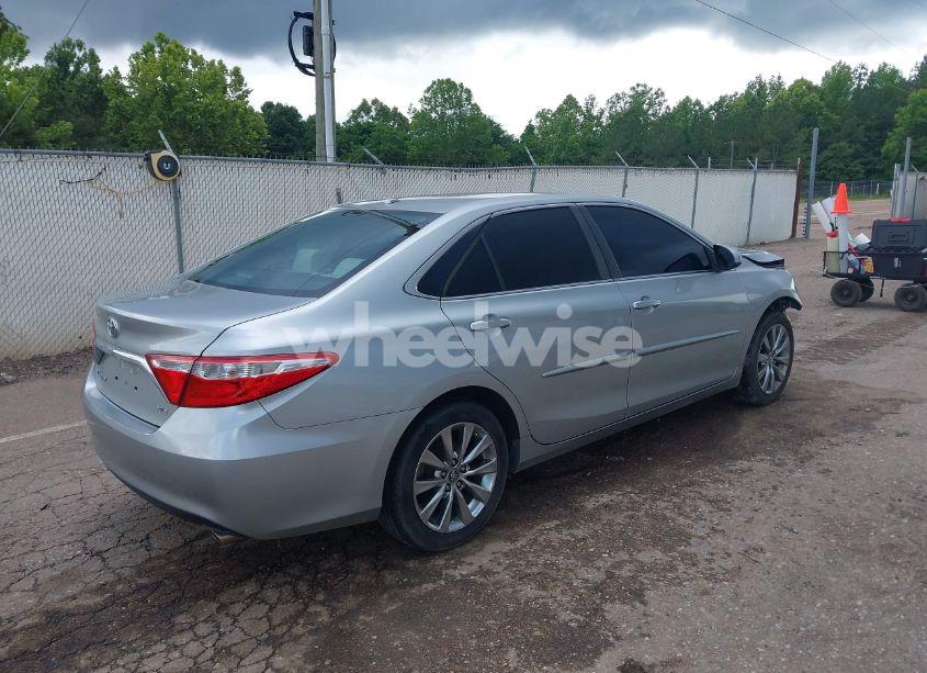 Photo 4 of 2016 Toyota Camry XLE (VIN 4T1BF1FK4GU594841)