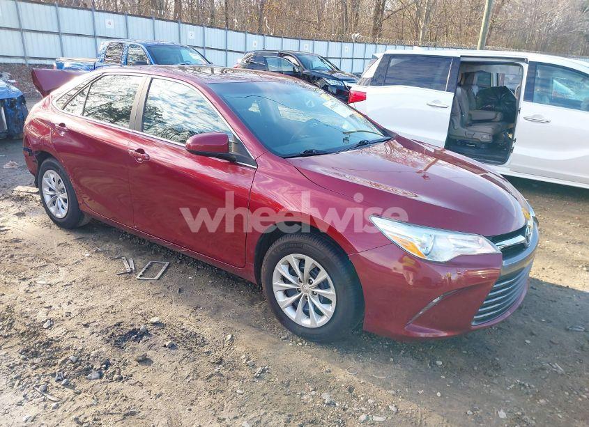 2016 Toyota Camry LE (VIN 4T1BF1FK4GU603781) main photo