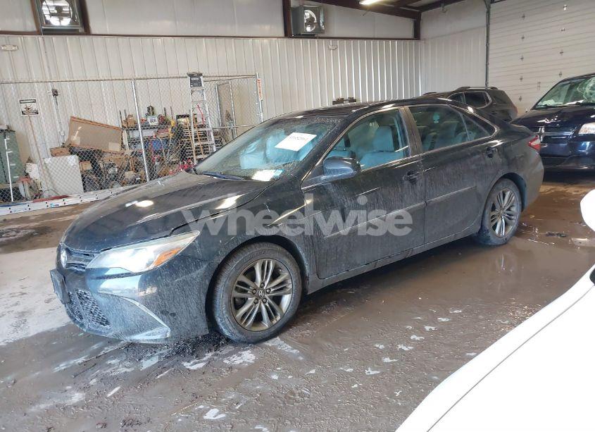 Photo 2 of 2016 Toyota Camry SE (VIN 4T1BF1FK4GU613341)