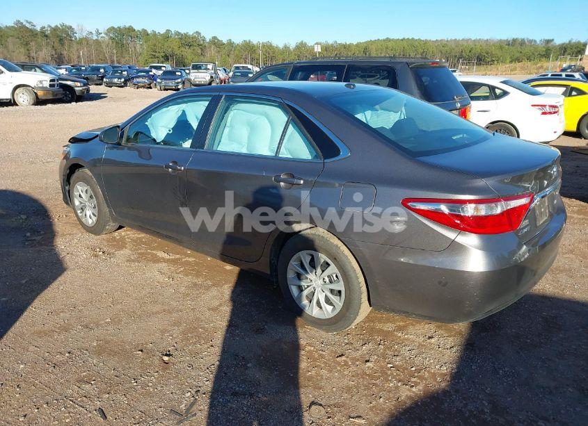 Photo 3 of 2017 Toyota Camry LE (VIN 4T1BF1FK4HU279460)