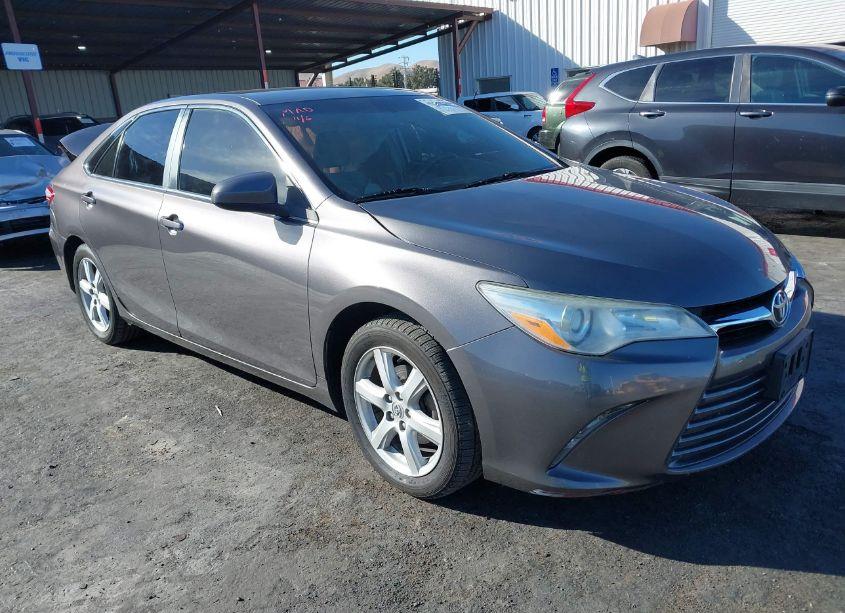2017 Toyota Camry LE (VIN 4T1BF1FK4HU317253) main photo