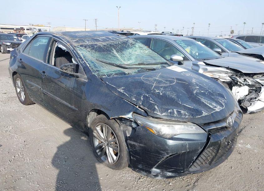 2017 Toyota Camry SE (VIN 4T1BF1FK4HU326096) main photo