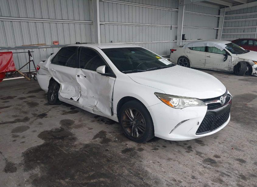 2017 Toyota Camry SE (VIN 4T1BF1FK4HU334053) main photo