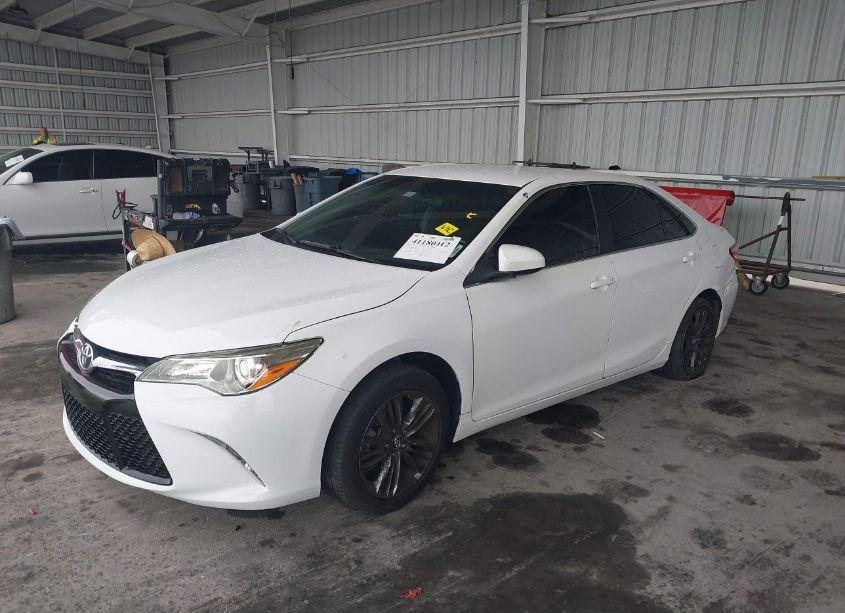 Photo 2 of 2017 Toyota Camry SE (VIN 4T1BF1FK4HU334053)
