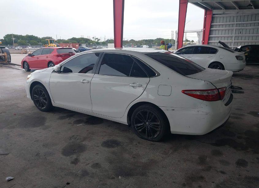 Photo 3 of 2017 Toyota Camry SE (VIN 4T1BF1FK4HU334053)