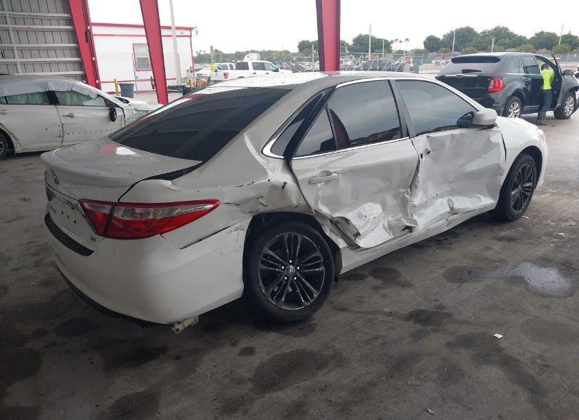 Photo 4 of 2017 Toyota Camry SE (VIN 4T1BF1FK4HU334053)