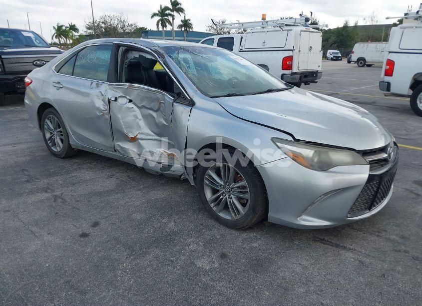 2017 Toyota Camry SE (VIN 4T1BF1FK4HU337860) main photo