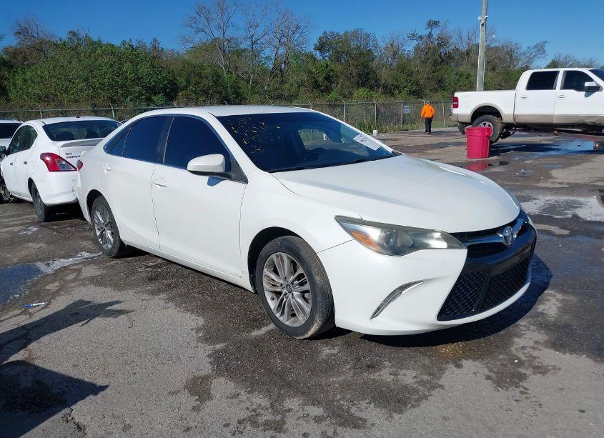 2017 Toyota Camry SE (VIN 4T1BF1FK4HU345831) main photo