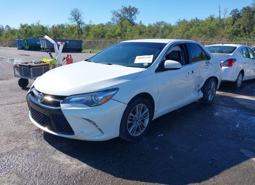 Photo 2 of 2017 Toyota Camry SE (VIN 4T1BF1FK4HU345831)