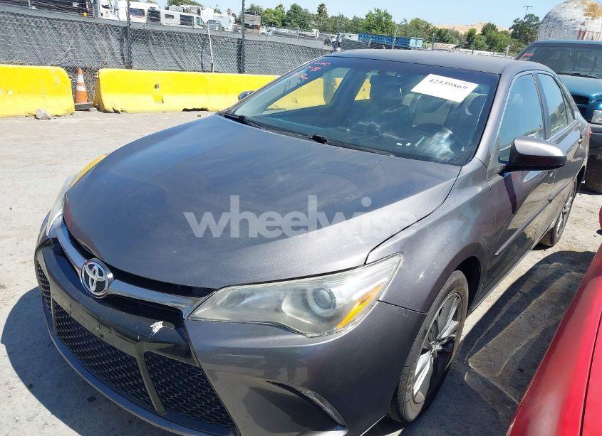 Photo 2 of 2017 Toyota Camry SE (VIN 4T1BF1FK4HU356263)