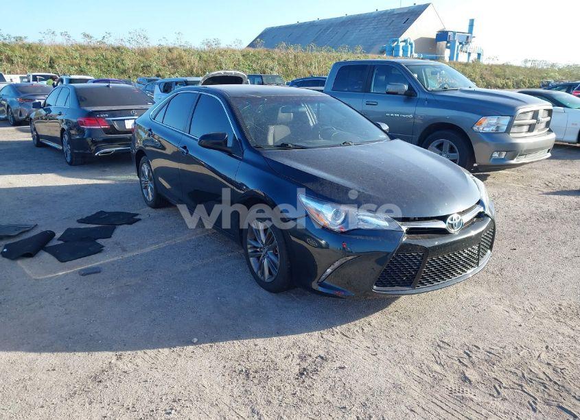2017 Toyota Camry SE (VIN 4T1BF1FK4HU367716) main photo