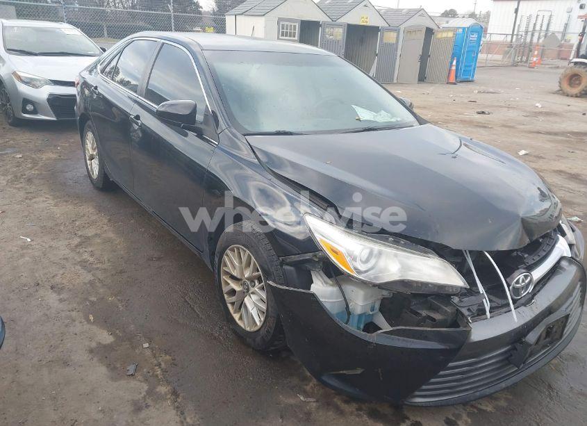 2017 Toyota Camry LE (VIN 4T1BF1FK4HU379929) main photo