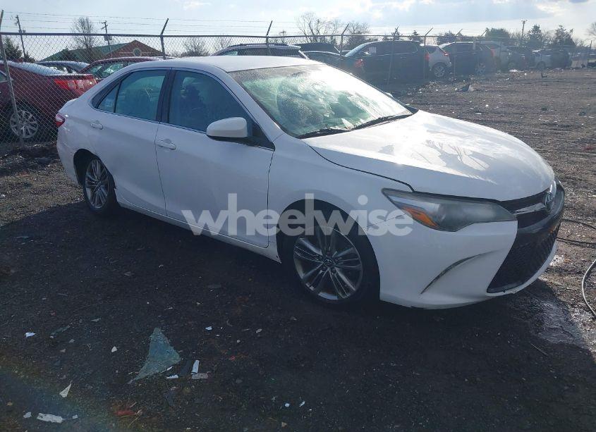 2017 Toyota Camry SE (VIN 4T1BF1FK4HU415893) main photo