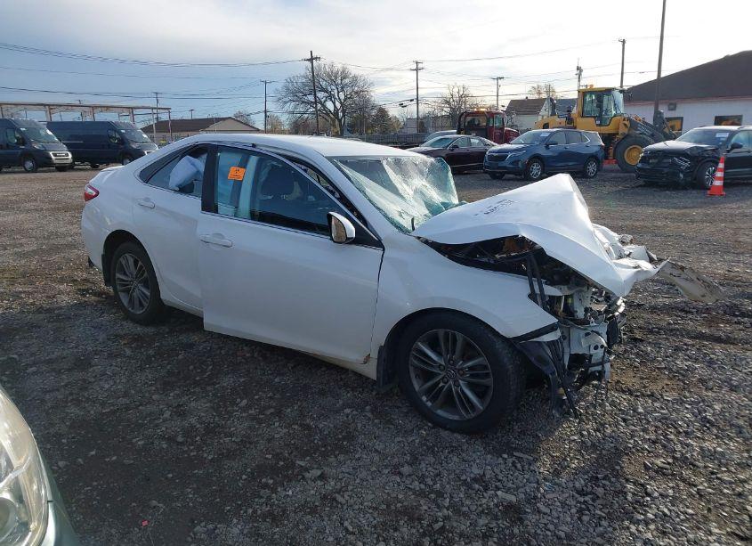 2017 Toyota Camry SE (VIN 4T1BF1FK4HU426070) main photo