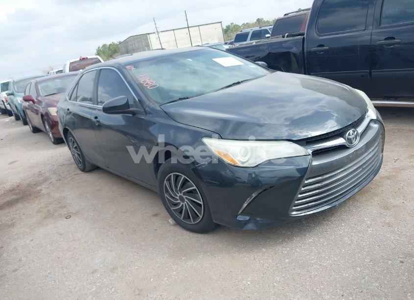 2017 Toyota Camry LE (VIN 4T1BF1FK4HU441880) main photo