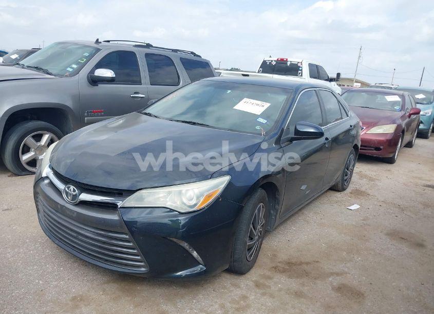 Photo 2 of 2017 Toyota Camry LE (VIN 4T1BF1FK4HU441880)