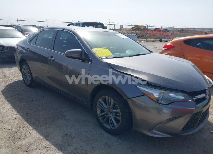 2017 Toyota Camry SE (VIN 4T1BF1FK4HU450336) main photo