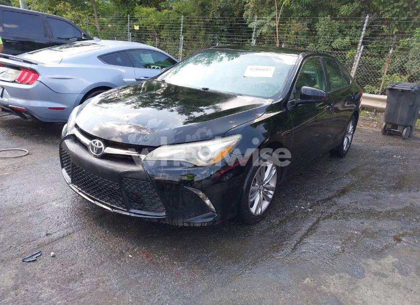 Photo 2 of 2017 Toyota Camry SE (VIN 4T1BF1FK4HU631209)