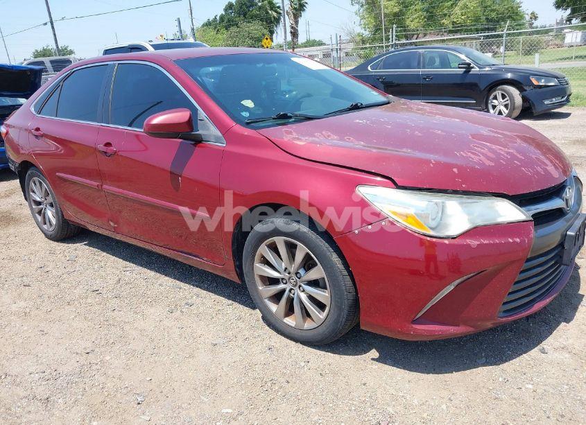 2017 Toyota Camry XLE (VIN 4T1BF1FK4HU662511) main photo