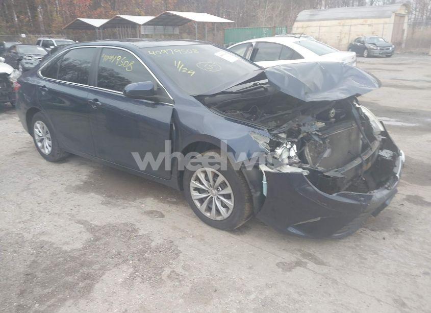 2017 Toyota Camry LE (VIN 4T1BF1FK4HU680877) main photo