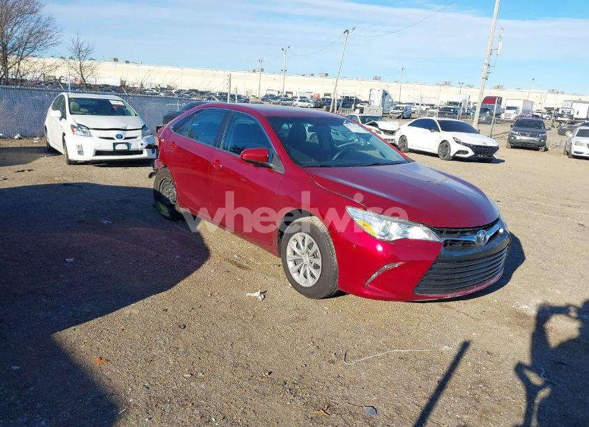 2017 Toyota Camry LE (VIN 4T1BF1FK4HU687571) main photo