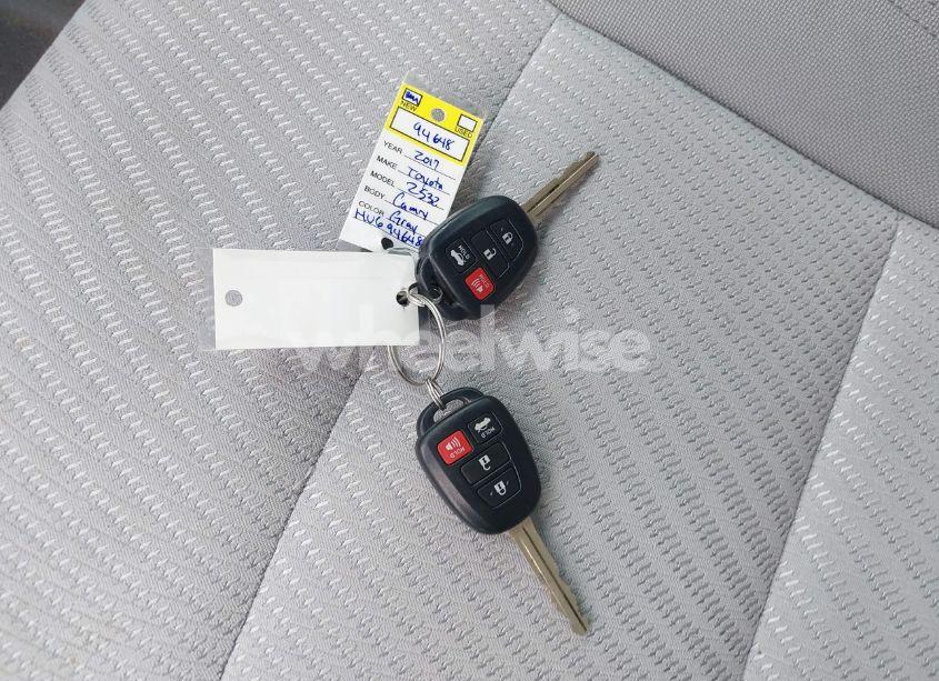 Photo 11 of 2017 Toyota Camry LE (VIN 4T1BF1FK4HU694648)