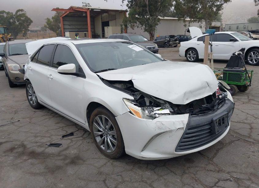2017 Toyota Camry XLE (VIN 4T1BF1FK4HU697260) main photo