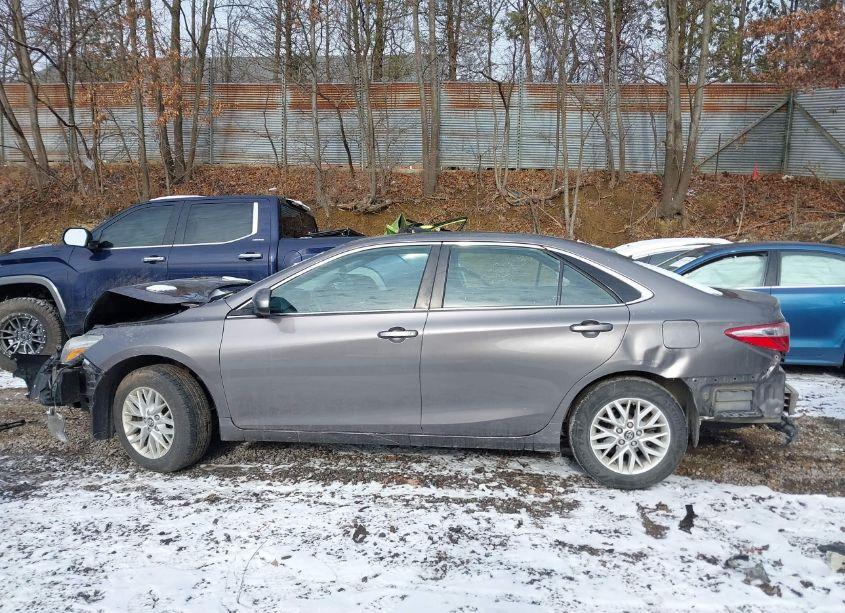 Photo 15 of 2017 Toyota Camry LE (VIN 4T1BF1FK4HU704952)