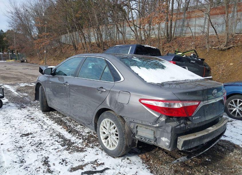 Photo 3 of 2017 Toyota Camry LE (VIN 4T1BF1FK4HU704952)