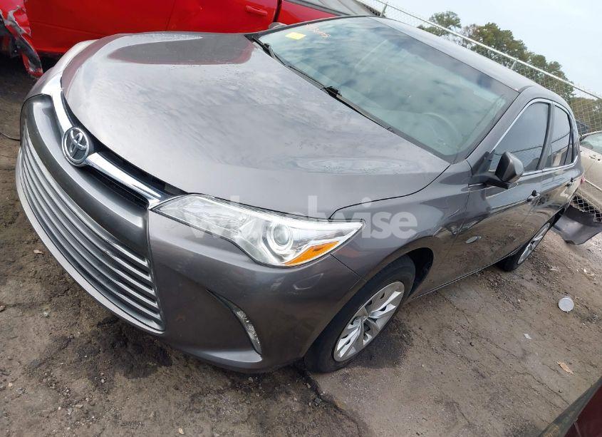 Photo 2 of 2017 Toyota Camry LE (VIN 4T1BF1FK4HU711786)