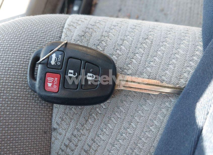 Photo 11 of 2017 Toyota Camry LE (VIN 4T1BF1FK4HU722335)