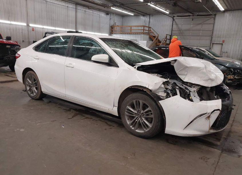 2017 Toyota Camry SE (VIN 4T1BF1FK4HU723632) main photo