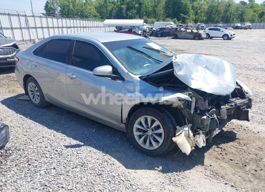 2017 Toyota Camry LE (VIN 4T1BF1FK4HU724313) main photo