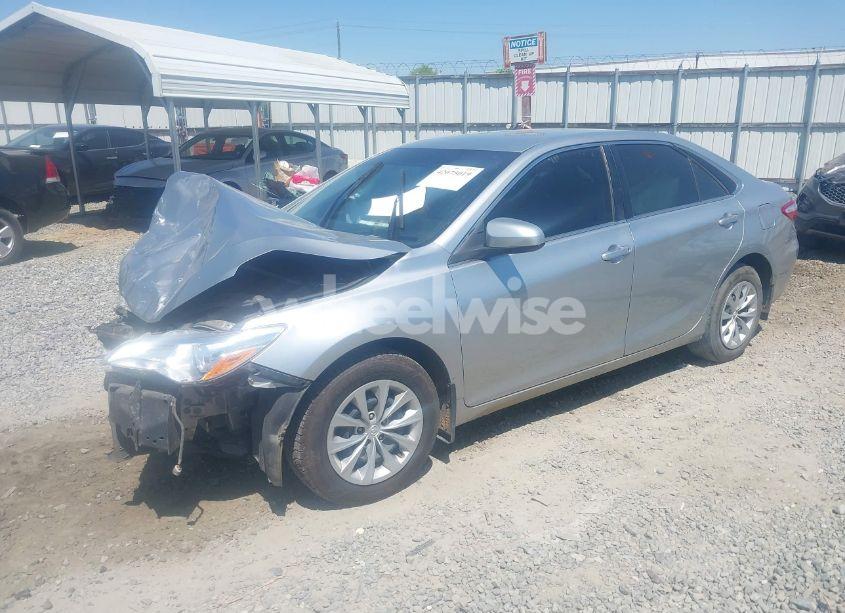 Photo 2 of 2017 Toyota Camry LE (VIN 4T1BF1FK4HU724313)