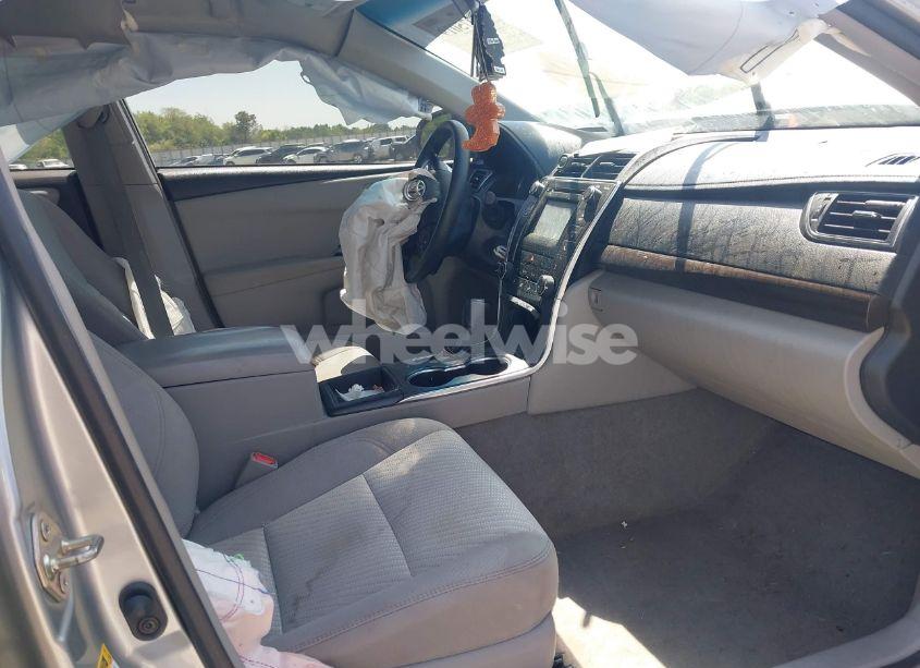 Photo 5 of 2017 Toyota Camry LE (VIN 4T1BF1FK4HU724313)