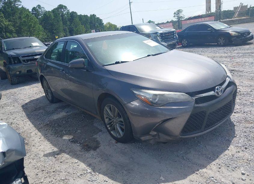 2017 Toyota Camry SE (VIN 4T1BF1FK4HU726000) main photo