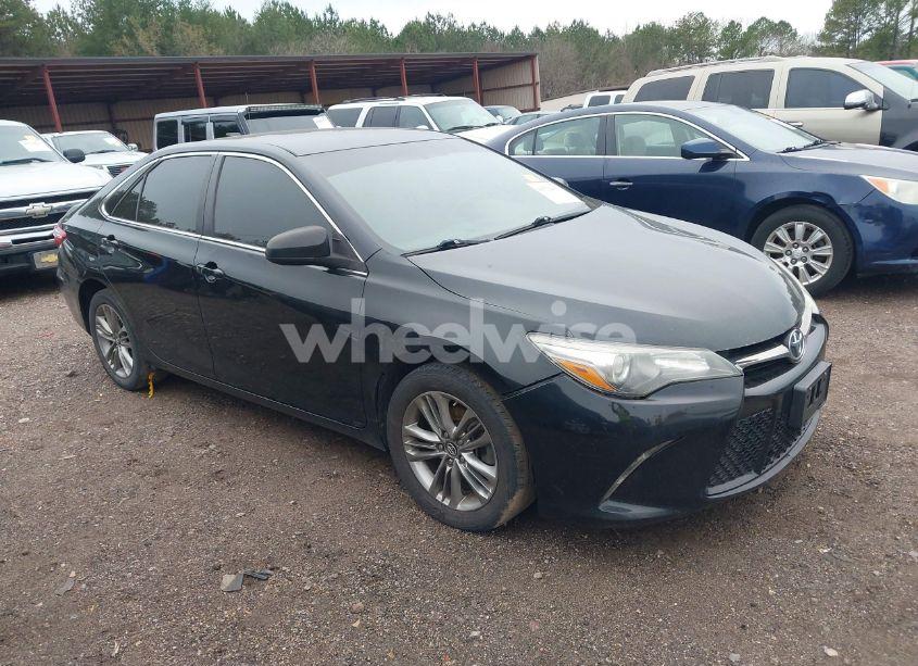 2017 Toyota Camry SE (VIN 4T1BF1FK4HU750684) main photo