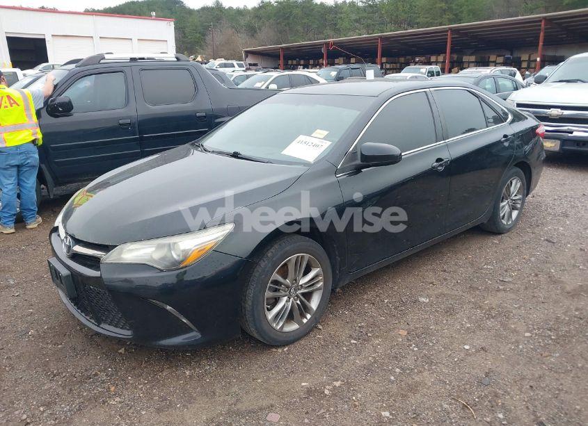 Photo 2 of 2017 Toyota Camry SE (VIN 4T1BF1FK4HU750684)