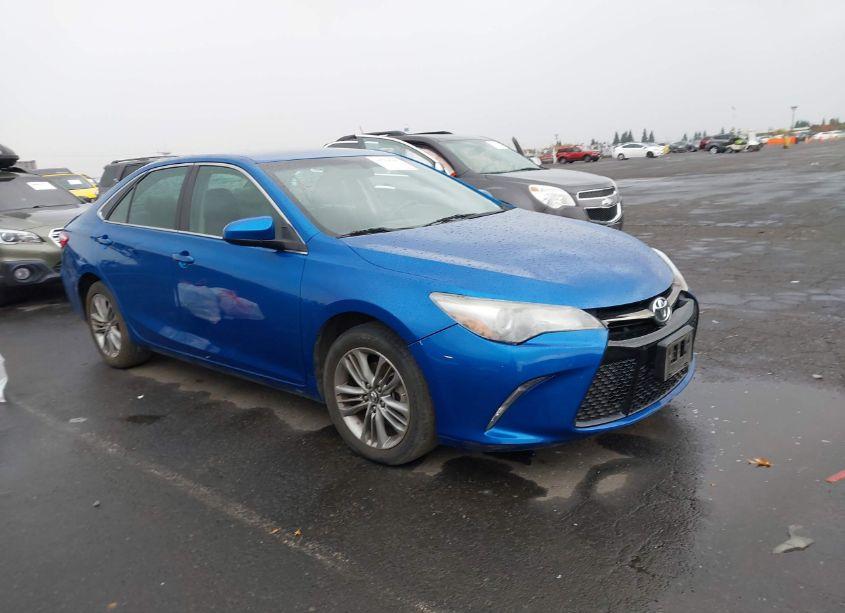 2017 Toyota Camry SE (VIN 4T1BF1FK4HU750880) main photo