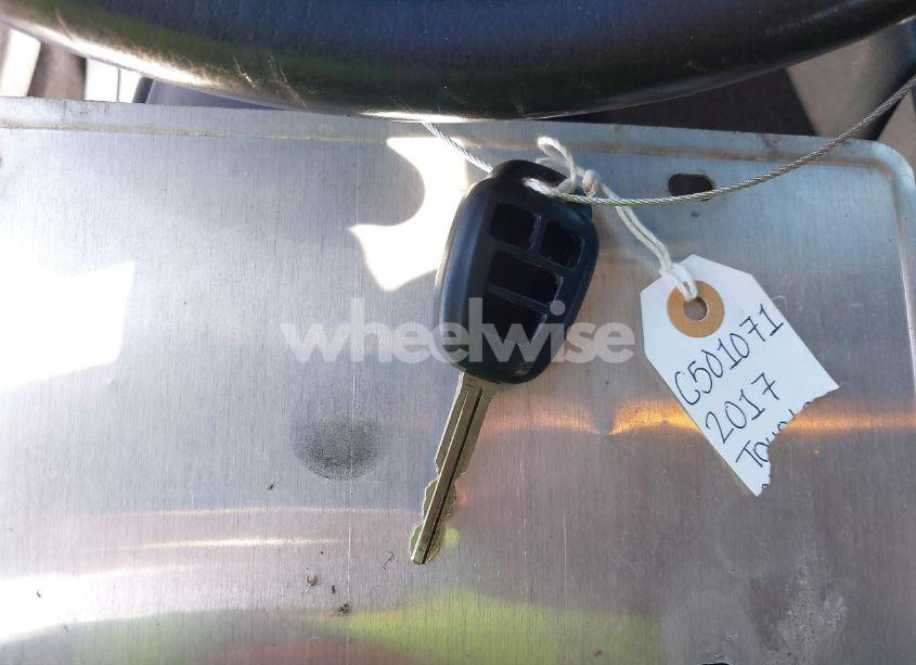 Photo 11 of 2017 Toyota Camry SE (VIN 4T1BF1FK4HU767324)