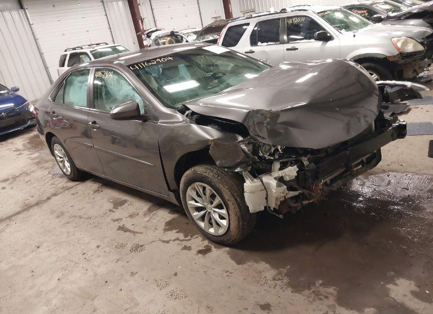 2017 Toyota Camry LE (VIN 4T1BF1FK4HU802248) main photo