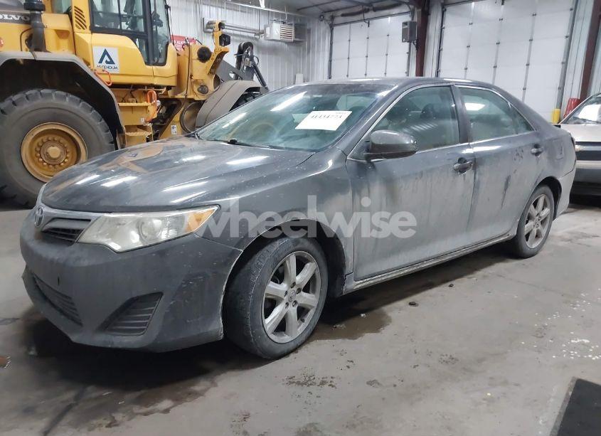 Photo 2 of 2013 Toyota Camry LE (VIN 4T1BF1FK5DU209136)