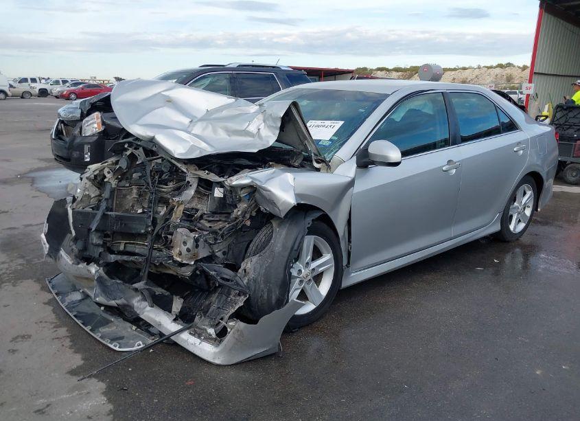 Photo 2 of 2013 Toyota Camry SE (VIN 4T1BF1FK5DU214112)