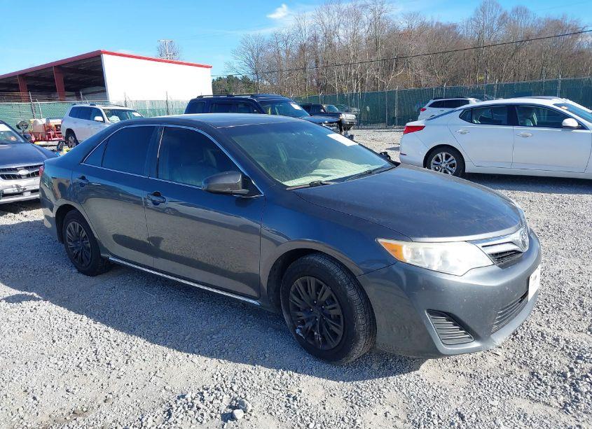2013 Toyota Camry LE (VIN 4T1BF1FK5DU235669) main photo