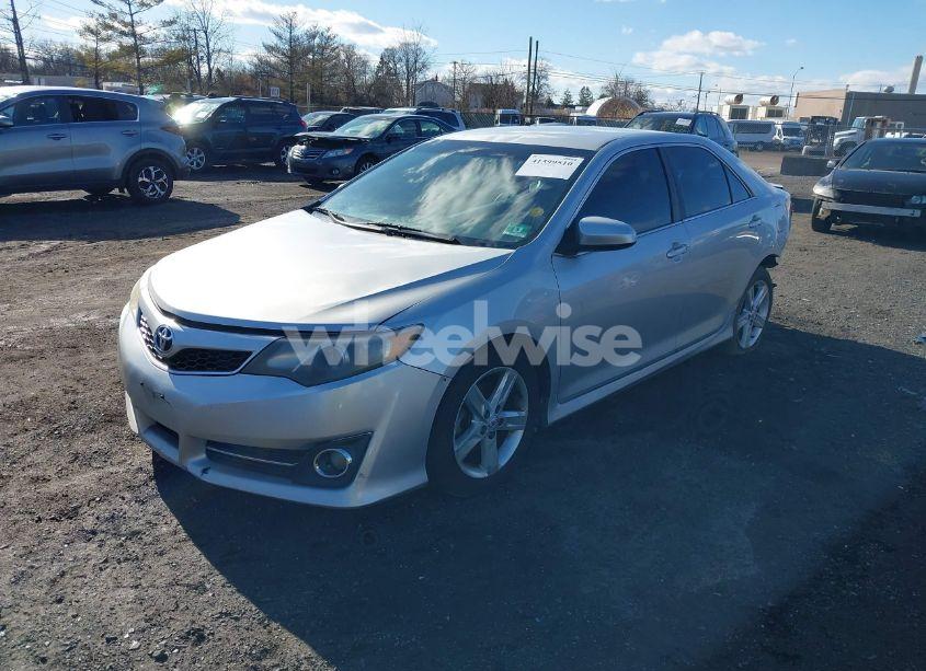 Photo 2 of 2013 Toyota Camry SE (VIN 4T1BF1FK5DU252133)