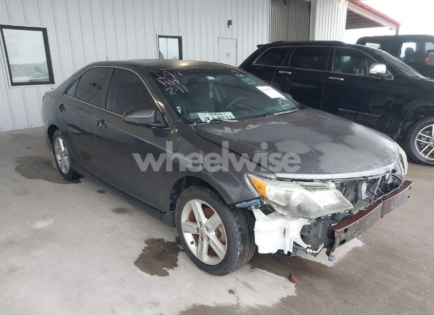 2013 Toyota Camry SE (VIN 4T1BF1FK5DU261382) main photo
