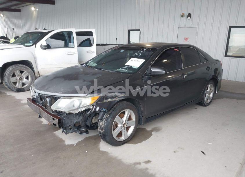 Photo 2 of 2013 Toyota Camry SE (VIN 4T1BF1FK5DU261382)