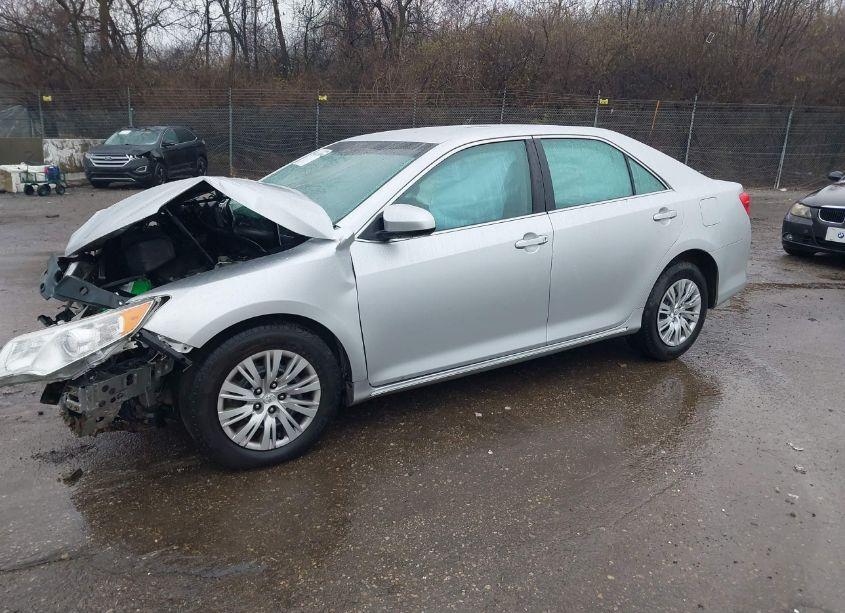 Photo 2 of 2013 Toyota Camry LE (VIN 4T1BF1FK5DU279865)